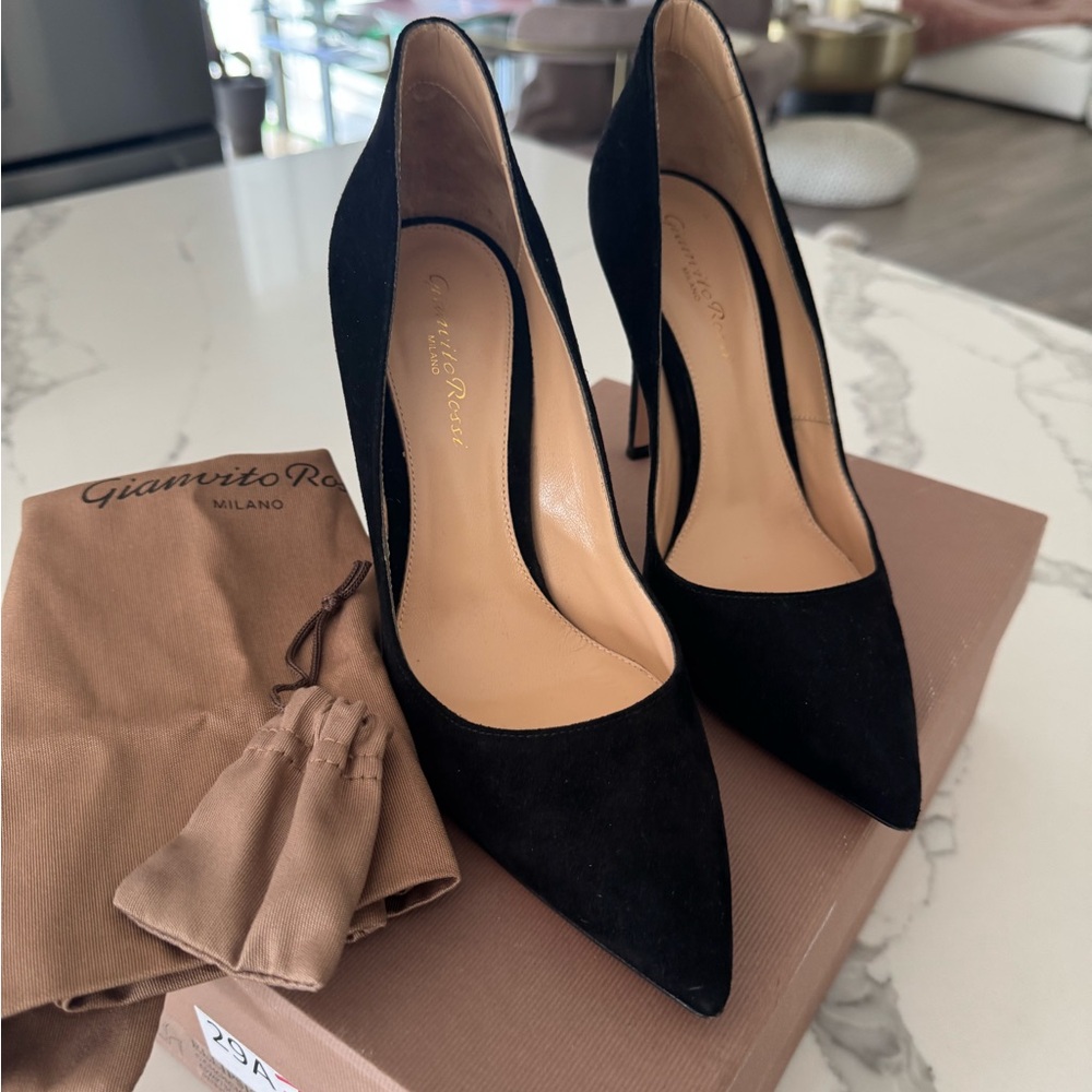 Barely worn Gianvito Rossi Ellipsis pump black suede 37 105mm/4.13 in heels